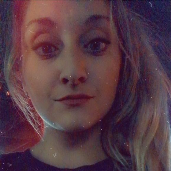 Meet your Posher, Julianne - Picture 1 of 1